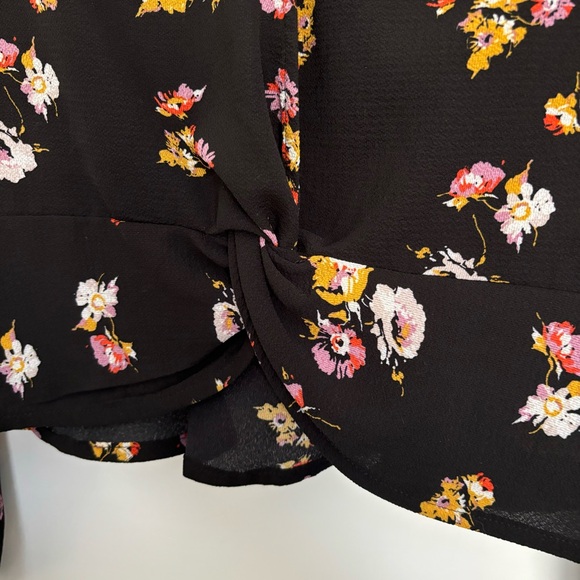 Cropped Floral Blouse - Picture 3 of 5